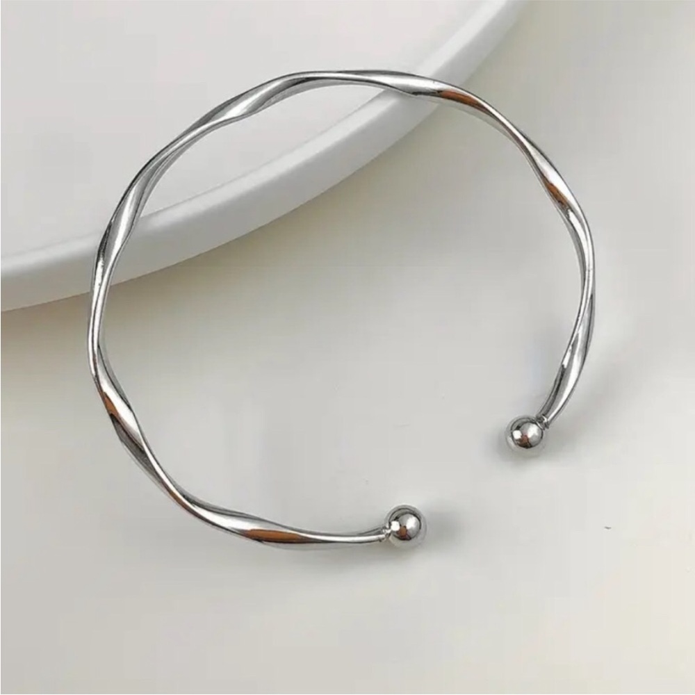 Minimalist Twisted Open Cuff Bangle - Silver
